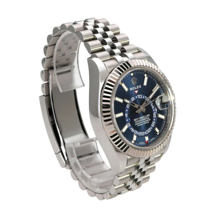 Rolex Sky-Dweller 326934 Edelstahl Weißgold Blau Jubile-Band mit blauem Zifferblatt und Jubile-Armband.
