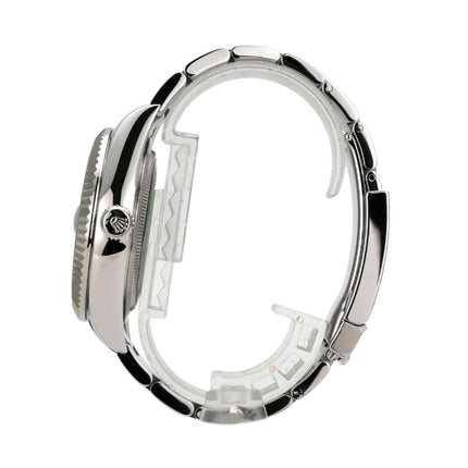 Seitenansicht der Rolex Sky-Dweller 326934 in Edelstahl und Weißgold mit Oyster-Armband.