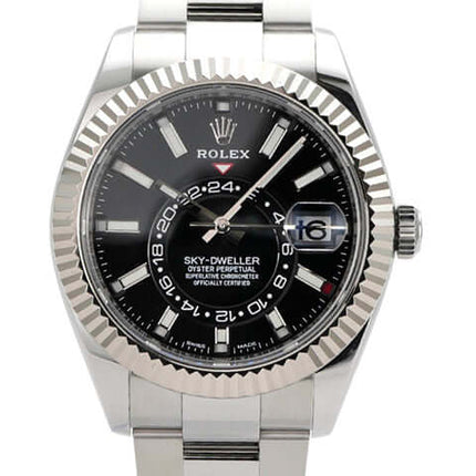 Rolex Sky-Dweller 326934 Edelstahl/Weißgold mit schwarzem Zifferblatt und Oyster-Armband, 42 mm Gehäusedurchmesser.