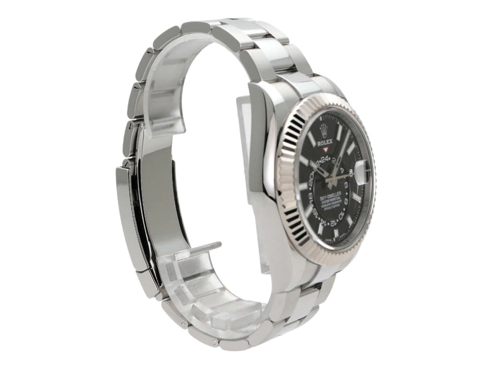 Rolex Sky-Dweller 326934 in Edelstahl und Weißgold, seitliche Ansicht, schwarzes Zifferblatt, Oyster-Armband.