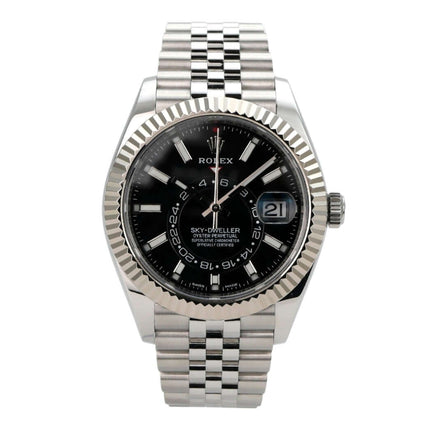 Rolex Sky-Dweller 326934 Schwarz Jubile-Band mit Edelstahl-Gehäuse und schwarzem Zifferblatt.