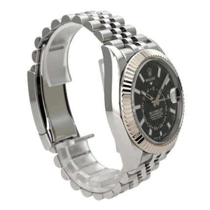 Rolex Sky-Dweller 326934 Schwarz Jubile-Band mit Edelstahl und Weißgold in Seitenansicht.