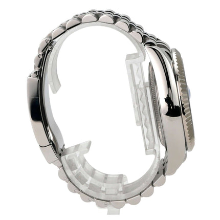 Rolex Sky-Dweller 326934 Schwarz Jubile-Band seitliche Ansicht des edelstahl polierten Gehäuses mit Jubile-Armband.