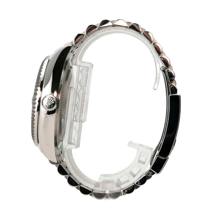 Rolex Sky-Dweller 326934 Schwarz Jubile-Band seitliche Ansicht mit poliertem Edelstahl und satiniertem Jubile-Armband.