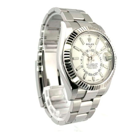Rolex Sky-Dweller 326934 Weißgold Herren-Armbanduhr mit poliertem Edelstahlgehäuse, weißem Zifferblatt und Oyster-Armband aus Edelstahl
