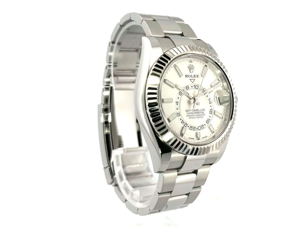 Rolex Sky-Dweller 326934 Weißgold Herren-Armbanduhr mit poliertem Edelstahlgehäuse, weißem Zifferblatt und Oyster-Armband aus Edelstahl