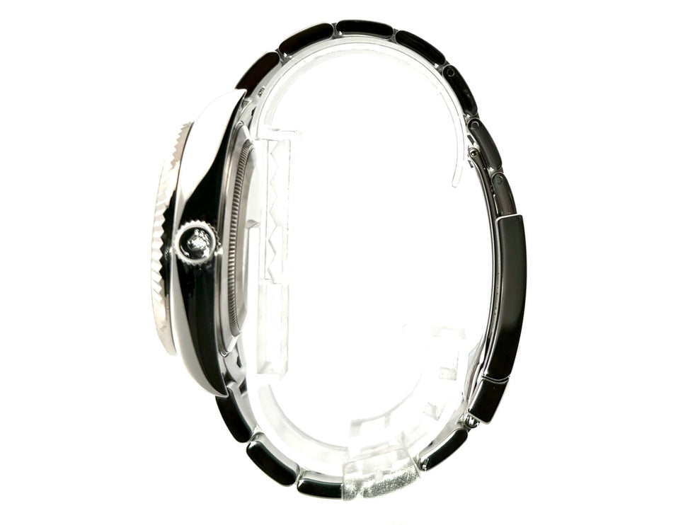 Seite des Rolex Sky-Dweller 326934 Edelstahl/Weißgold mit poliertem Oyster-Armband und drehbarer Lünette aus 18 kt Weißgold