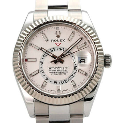 Rolex Sky-Dweller 326934 Weiß Uhr mit Edelstahl- und Weißgold-Gehäuse, weißem Zifferblatt und Oyster-Armband.