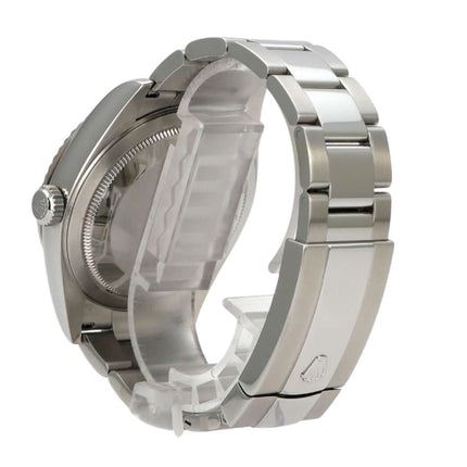 Rolex Sky-Dweller 326934 Weiß Edelstahl-Gehäuse mit Oyster-Armband, seitliche Ansicht der Uhr.