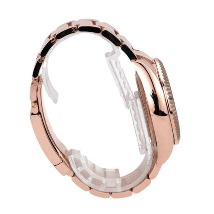 Rolex Sky-Dweller 326935 Everose-Gold Rhodium seitliche Ansicht der Uhr mit poliertem Gehäuse.