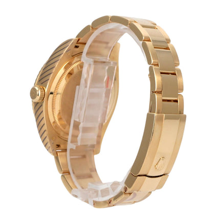 Rolex Sky-Dweller 326938 Gelbgold Silber Römisch seitliche Ansicht mit 18 kt Gelbgold-Armband und Oysterclasp.