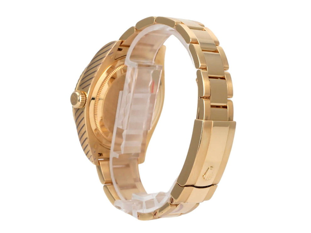 Rolex Sky-Dweller 326938 Gelbgold Silber Römisch seitliche Ansicht mit 18 kt Gelbgold-Armband und Oysterclasp.