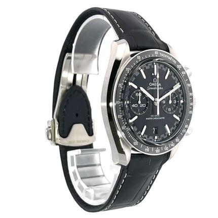 Omega Speedmaster Racing Master Chronometer 329.33.44.51.01.001 Chronograph mit schwarzem Lederband und polierter Edelstahl-Lünette.