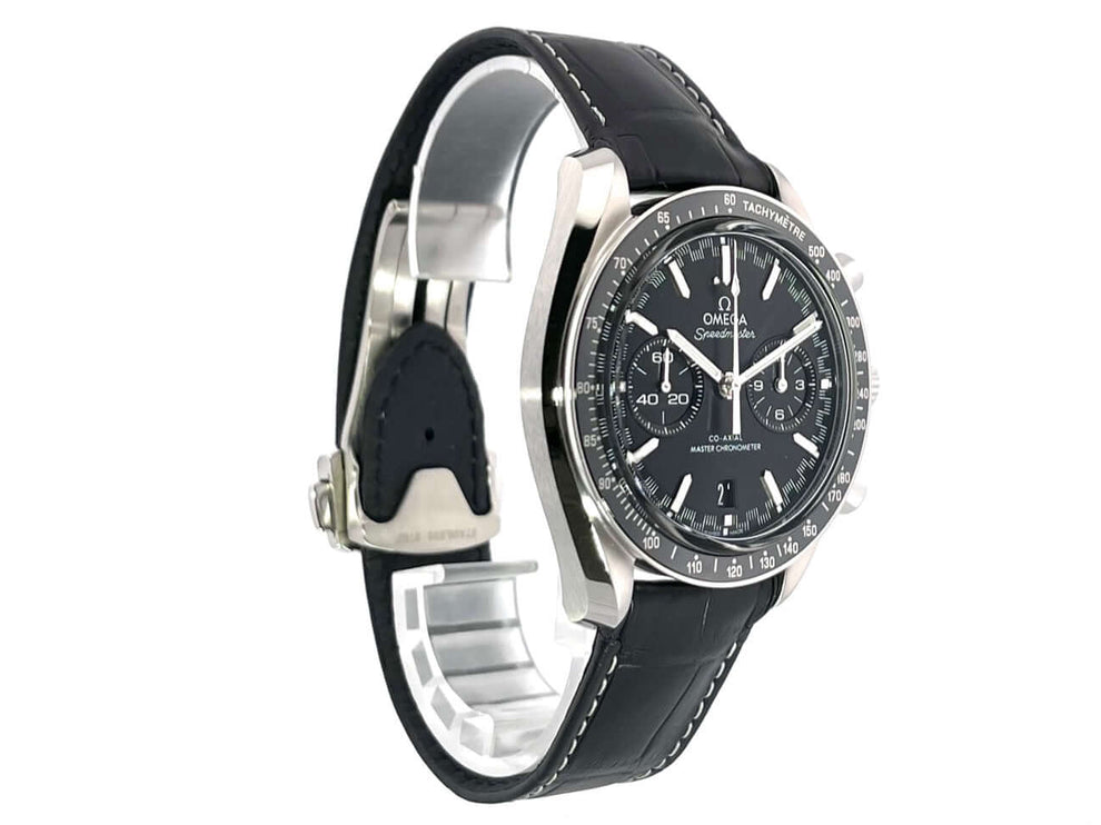 Omega Speedmaster Racing Master Chronometer 329.33.44.51.01.001 Chronograph mit schwarzem Lederband und polierter Edelstahl-Lünette.