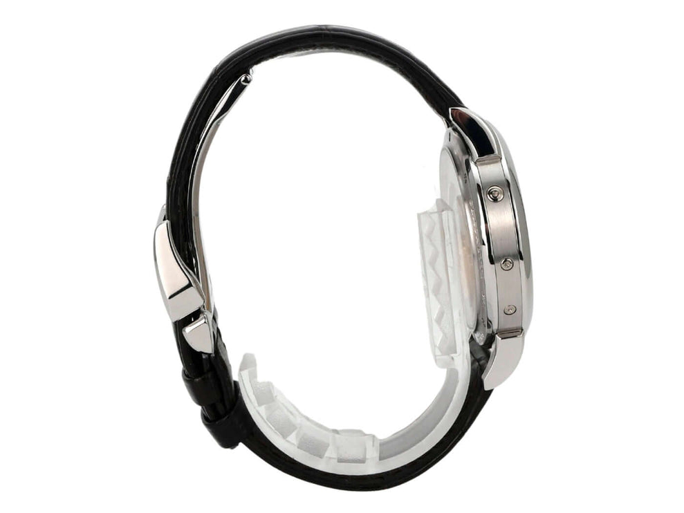 A. Lange & Söhne Saxonia Jahreskalender Platin 330.025 seitliche Ansicht mit Alligatorlederband und Platin Gehäuse.