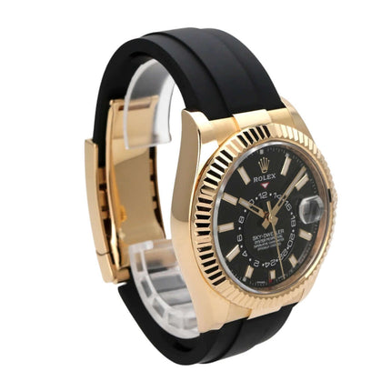 Rolex Sky-Dweller Gelbgold Oysterflex 336238 Schwarz seitliche Ansicht auf schwarzem Hintergrund