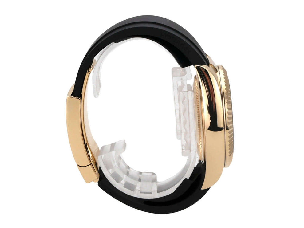 Rolex Sky-Dweller Gelbgold Oysterflex 336238 Schwarz Seite mit schwarzem Oysterflex-Band und 18 kt Gelbgold-Gehäuse.
