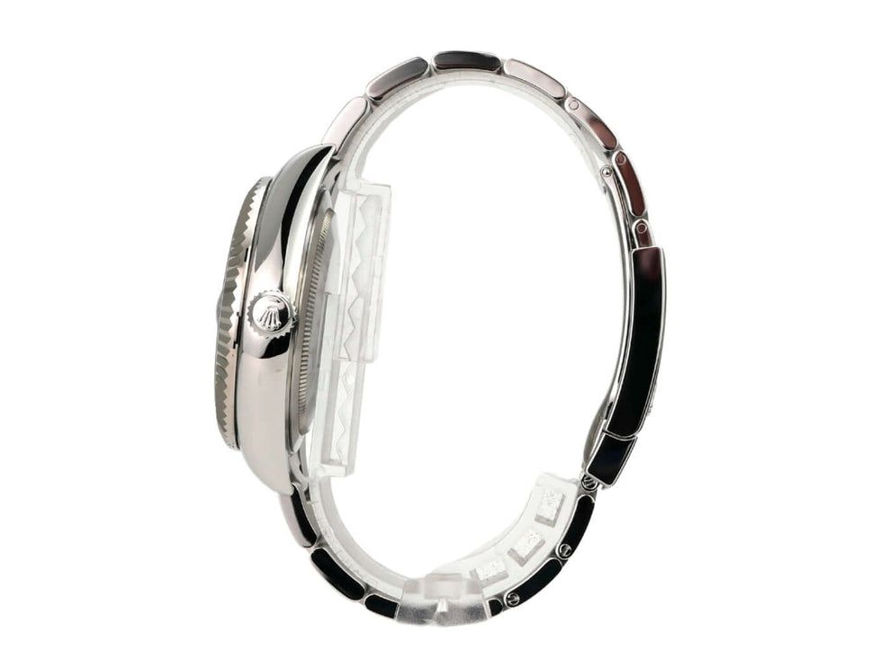 Rolex Sky-Dweller 336934 Blau seitliche Ansicht mit Oyster-Armband aus Edelstahl und Weißgold.