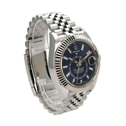 Rolex Sky-Dweller 336934 Blau Jubile-Band - Seitenansicht mit sichtbarer Ring-Command-Lünette aus 18 kt Weißgold