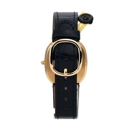 Patek Philippe Ellipse d’Or 3738/100J-001 Uhrseite mit polierter 18 kt Gelbgoldschließe und schwarzem Lederband.