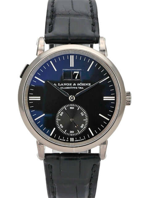 A. Lange & Söhne Saxonia Grossdatum Automatik Weißgold 381.029 mit schwarzem Zifferblatt und Alligatorlederband.