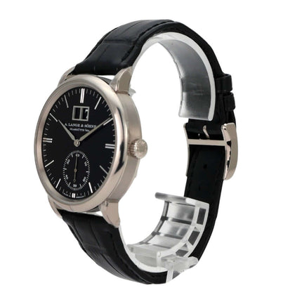 A. Lange & Söhne Saxonia Grossdatum Automatik Weißgold 381.029 mit schwarzem Zifferblatt und Alligatorlederband