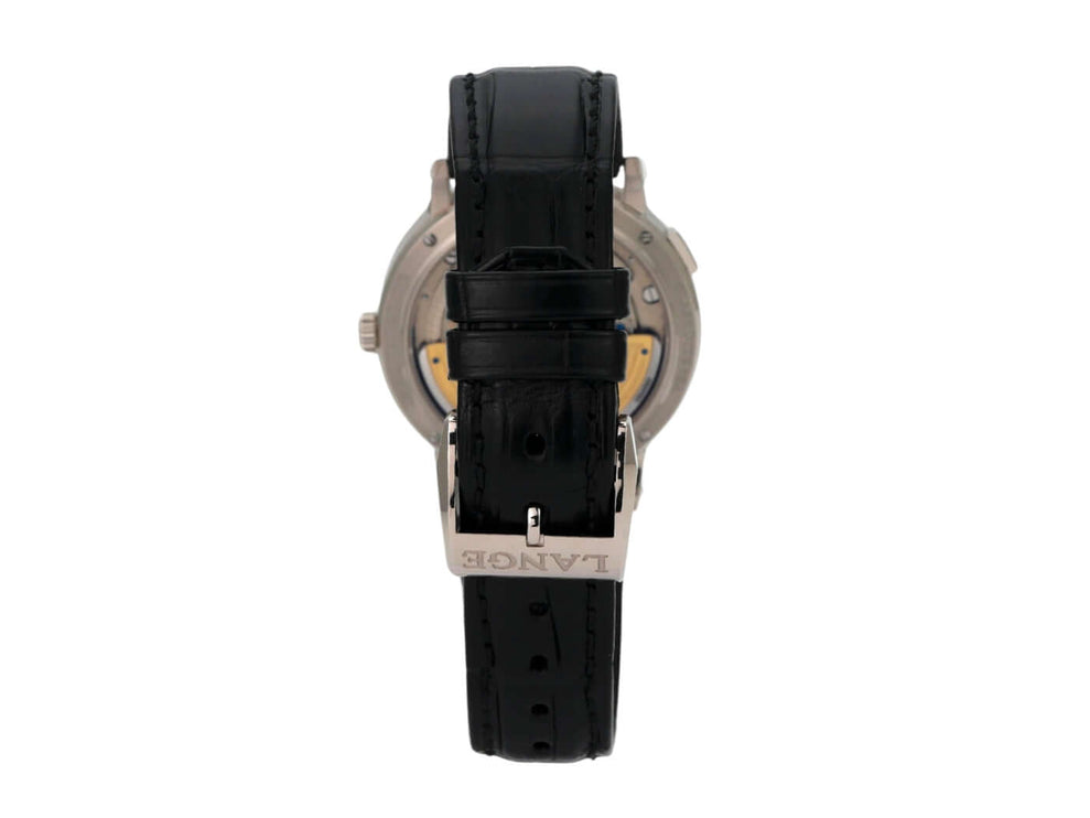 A. Lange & Söhne Saxonia Grossdatum Automatik Weißgold 381.029 mit schwarzem Alligatorlederband von hinten