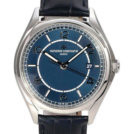 Vacheron Constantin Fiftysix 4600E/000A-B487 mit blauem Zifferblatt und schwarzem Lederband.