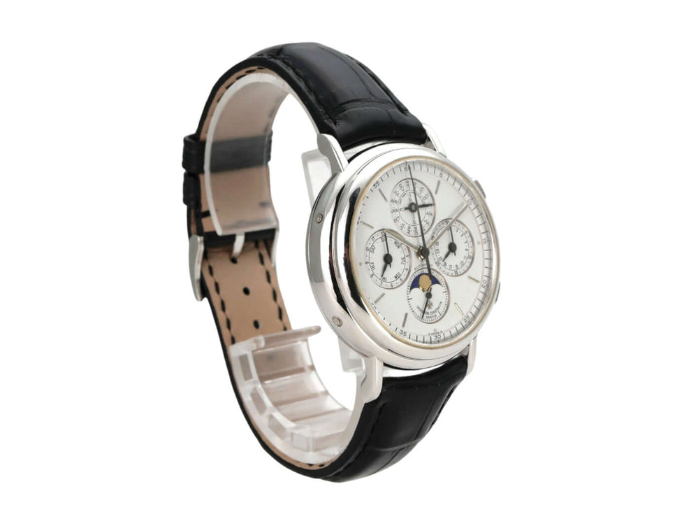 Vacheron Constantin Patrimony 49005-000P-2031 mit schwarzem Lederband und silberfarbenem Zifferblatt.