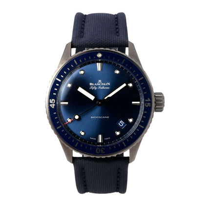 Blancpain Fifty Fathoms Bathyscaphe 5000-0240-052A mit blauem Zifferblatt, Keramikgehäuse und Segeltuchband