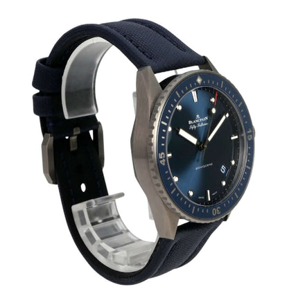Blancpain Fifty Fathoms Bathyscaphe 5000-0240-052A, blaue Taucheruhr mit Keramikgehäuse und Segeltuchband