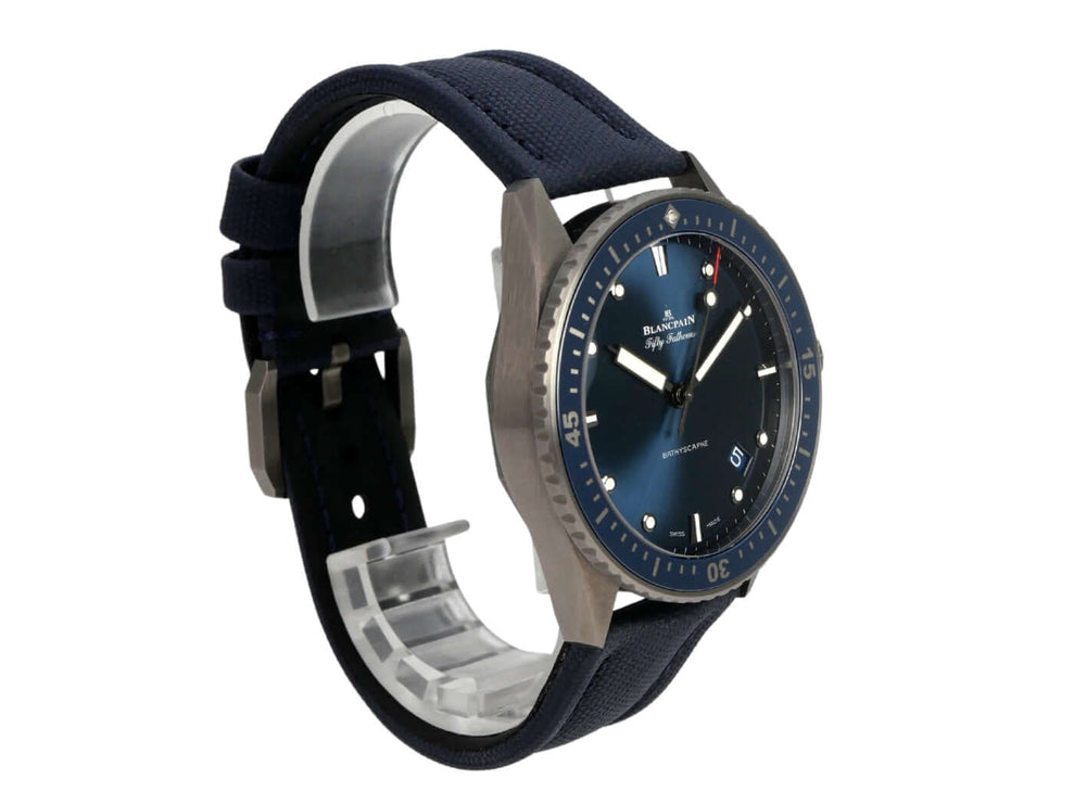 Blancpain Fifty Fathoms Bathyscaphe 5000-0240-052A, blaue Taucheruhr mit Keramikgehäuse und Segeltuchband