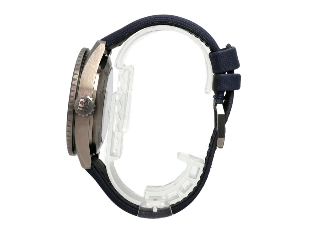 Blancpain Fifty Fathoms Bathyscaphe 5000-0240-052A aus grauer Keramik, blaues Segeltuchband, Seitenansicht