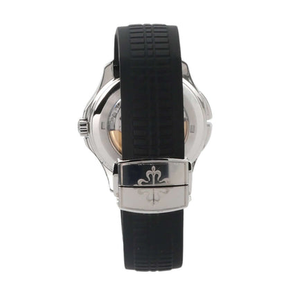 Rückansicht der Patek Philippe Aquanaut 5164A-001 mit Edelstahl-Gehäuse und schwarzem Kautschukband.