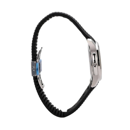 Patek Philippe Aquanaut Travel Time 5164A-001 mit schwarzem Kautschukband und Edelstahlgehäuse, seitliche Ansicht.