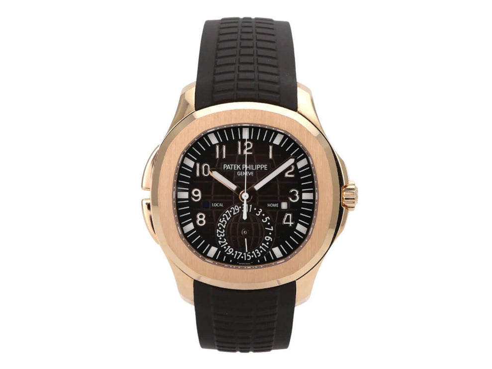 Patek Philippe Aquanaut Travel Time 5164R-001 Roségold mit braunem Kautschukband und schwarzem Zifferblatt.