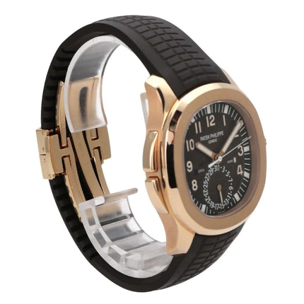 Patek Philippe Aquanaut Travel Time 5164R-001 Roségold Uhr mit braunem Kautschukband und schokobraunem Zifferblatt.