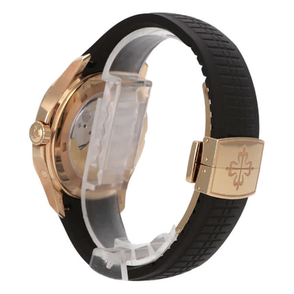 Patek Philippe Aquanaut Travel Time 5164R-001 Roségold mit schwarzem Kautschukarmband und poliertem Gehäuse.