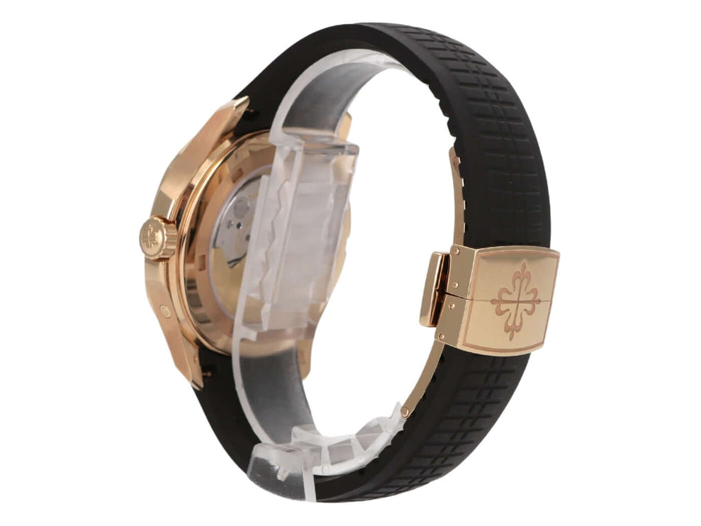 Patek Philippe Aquanaut Travel Time 5164R-001 Roségold mit schwarzem Kautschukarmband und poliertem Gehäuse.