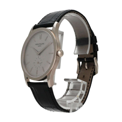 Patek Philippe Calatrava Weißgold 5196G-001, 18 kt Gehäuse, schwarzes Alligatorlederarmband, silbernes Zifferblatt.