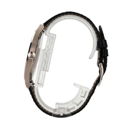 Patek Philippe Calatrava 5196G-001 Uhr aus Weißgold mit Alligatorlederarmband, seitliche Ansicht.