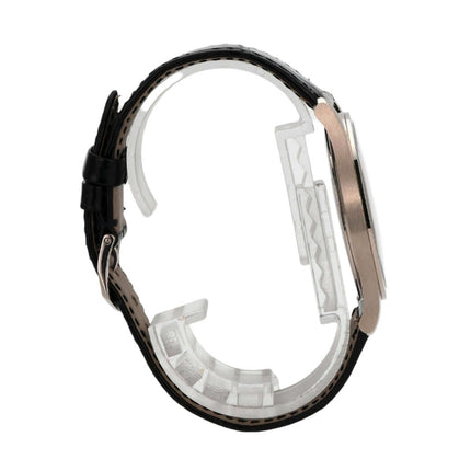 Patek Philippe Calatrava Weißgold 5196G-001 seitliche Ansicht mit schwarzem Alligatorlederband und Weißgold Gehäuse.