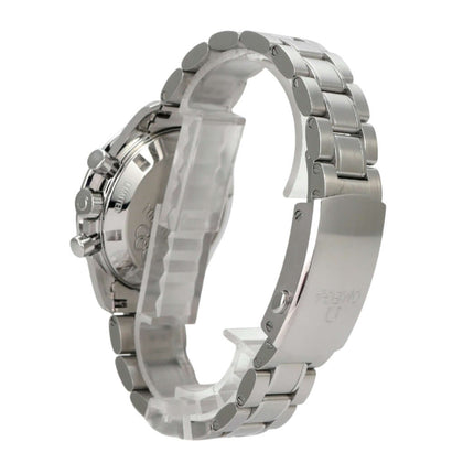 Omega Speedmaster Moonwatch 522.30.42.30.06.001 Tokyo 2020 Uhr mit Edelstahlarmband und Sicherheitsfaltschließe von der Seite.