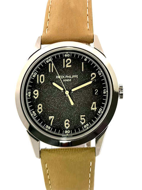 Patek Philippe Calatrava Weißgold 5226G-001 mit braunem Lederarmband und grau-schwarzem Zifferblatt