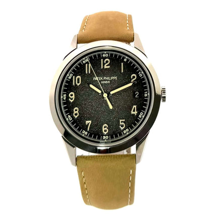 Patek Philippe Calatrava 5226G-001 in Weißgold mit braunem Lederarmband und grauem Zifferblatt, Modell von 2022