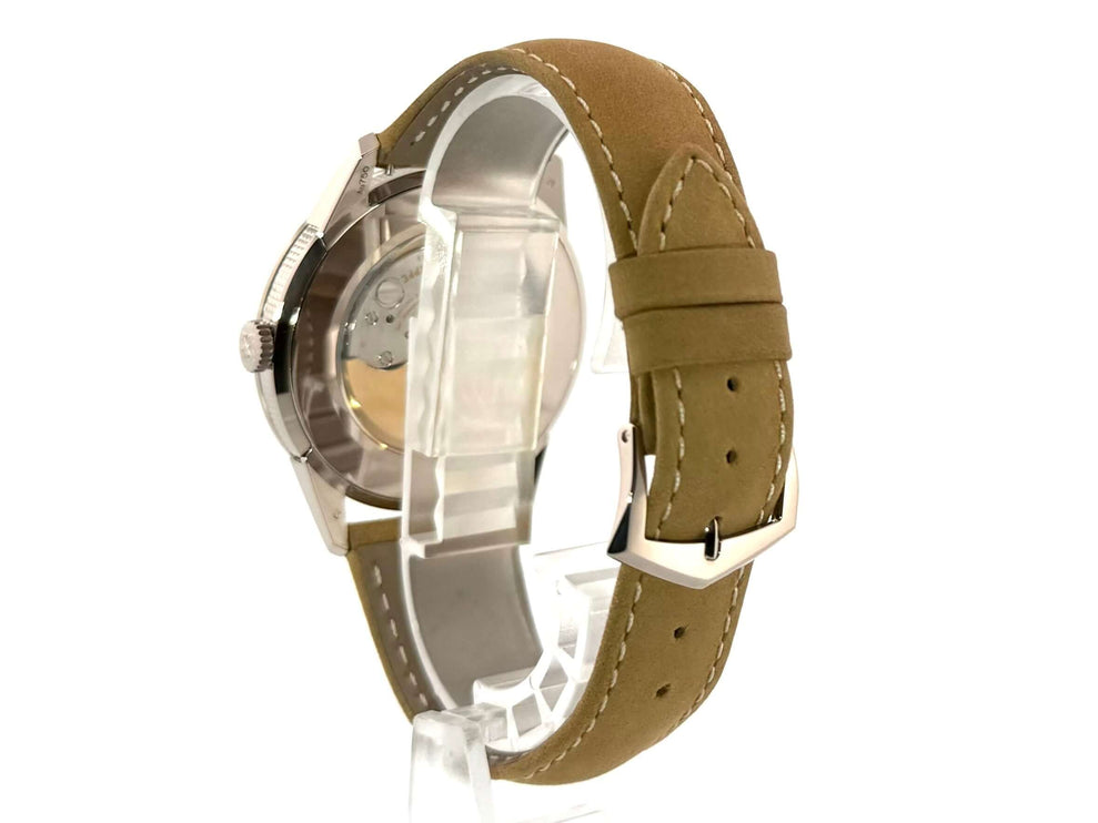 Rückseite Patek Philippe Calatrava 5226G-001 mit braunem Lederarmband und 18 kt Weißgold Dornschließe