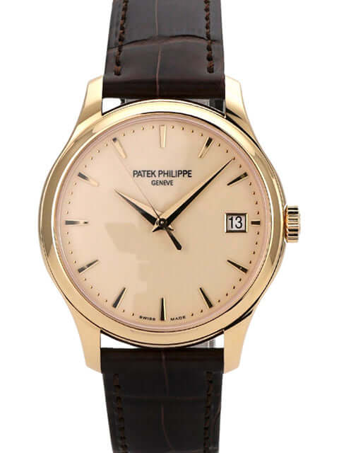 Patek Philippe Calatrava 18 kt Gelbgold Ref. 5227J-001 mit elfenbeinfarbenem Zifferblatt und braunem Lederband.