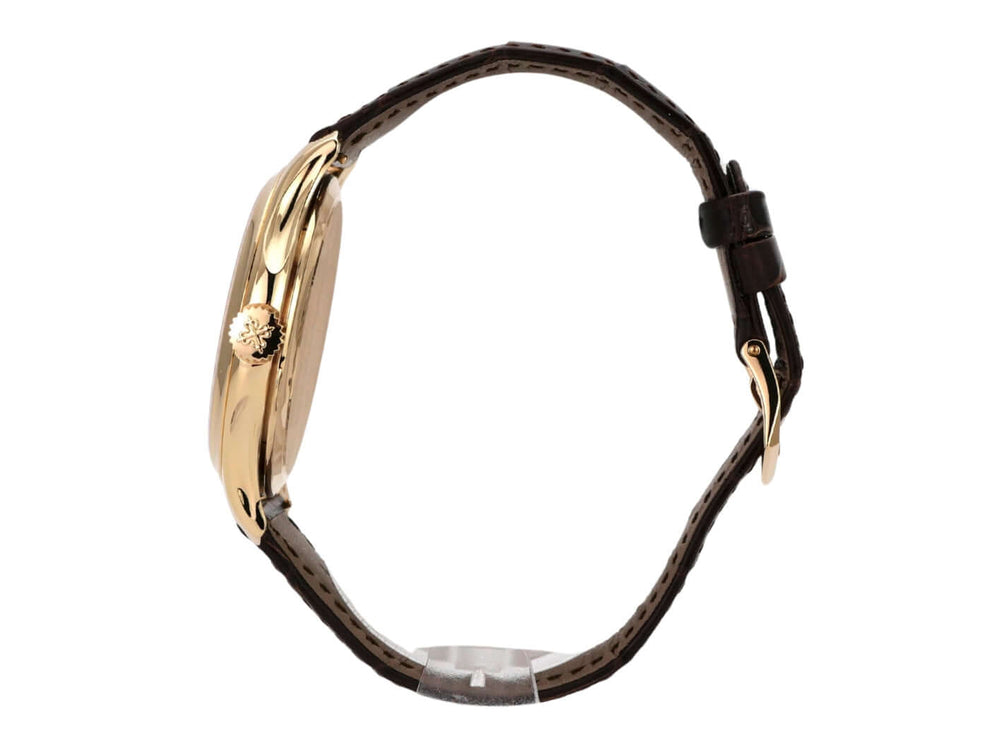 Patek Philippe Calatrava 18 kt Gelbgold Ref. 5227J-001 Ansicht von der Seite mit braunem Lederarmband.