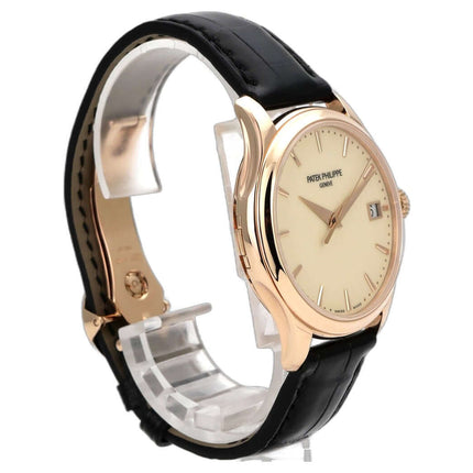 Patek Philippe Calatrava Roségold 5227R-001, 18 kt Roségold, elfenbeinfarbenes Zifferblatt, schwarzes Lederarmband