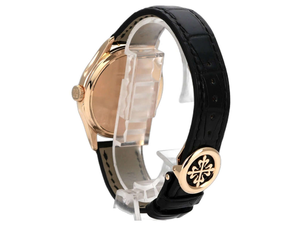 Patek Philippe Calatrava Roségold 5227R-001 mit schwarzem Lederarmband und Roségold-Gehäuse